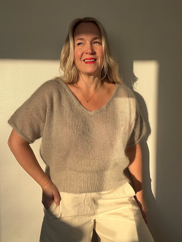 Poolaknits: Bloom V-neck -neulepaitakurssi