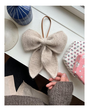 December Bow by PetiteKnit -workshop