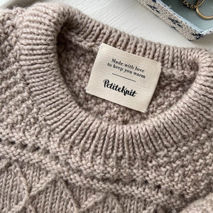 PetiteKnit "Made with love to keep you warm" vaatemerkki