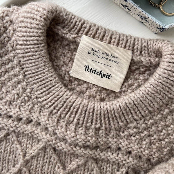 PetiteKnit "Made with love to keep you warm" vaatemerkki